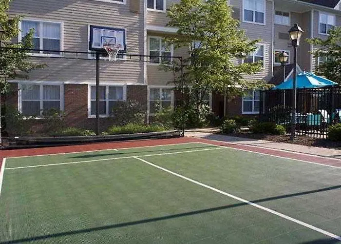 By Marriott Chicago Wilmette/skokie 3* Wilmette