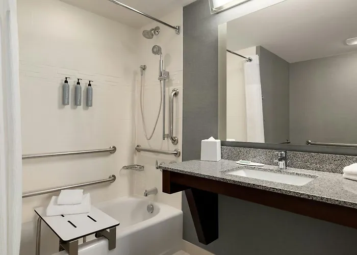 By Marriott Chicago Wilmette/skokie 3*