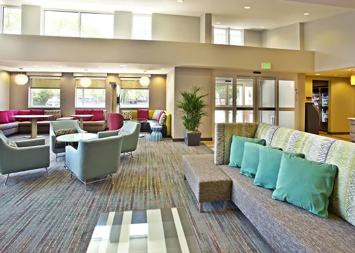 By Marriott Chicago Wilmette/skokie 3* Wilmette