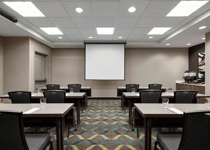 By Marriott Chicago Wilmette/skokie 3* Wilmette